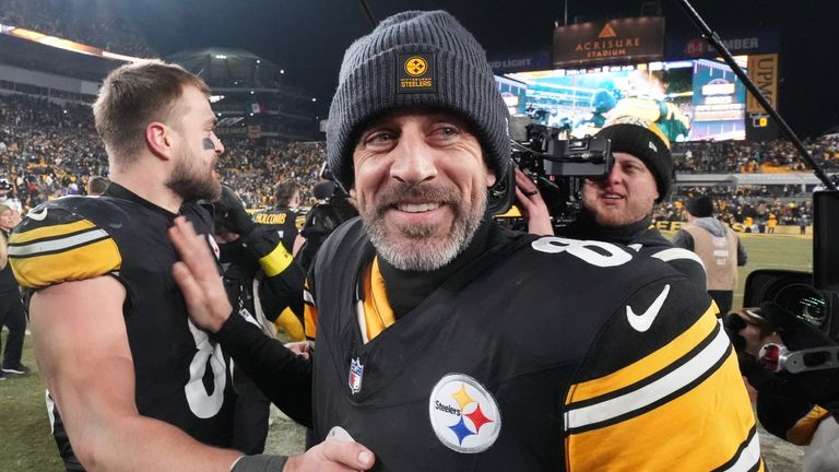 Pittsburgh Steelers quarterback Aaron Rodgers